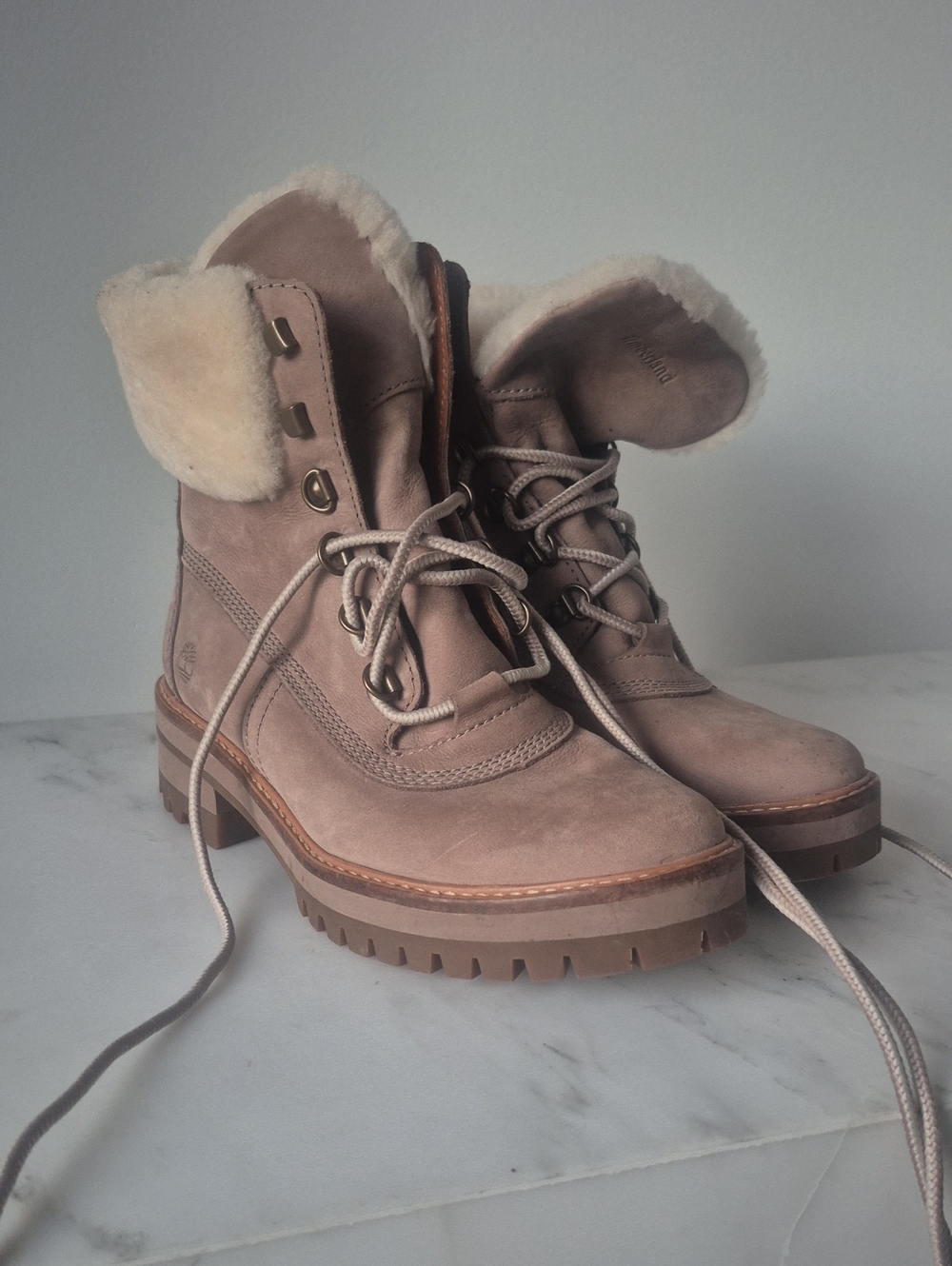 TIMBERLAD Taupe Suede Lace-Up Shearling-Trim Boots. SIZE 7